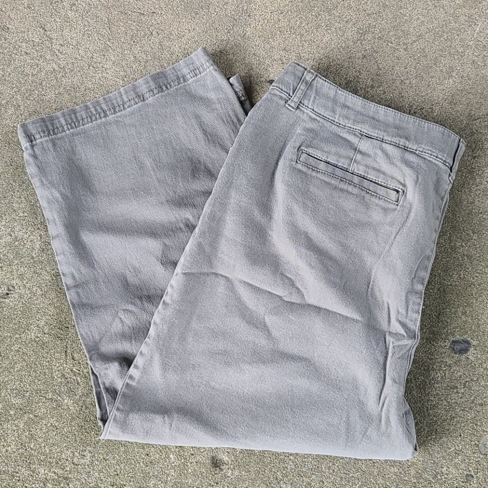 Green/Gray Work Capris